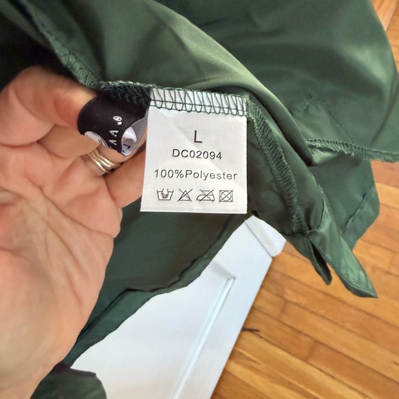 Lightweight packable rain/ wind jacket - Picture 4 of 4